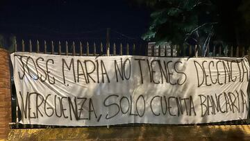 Pancarta en La Rosaleda contra José María Muñoz.