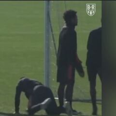 Sus compañeros en Juventus le juegan esta broma a McKennie