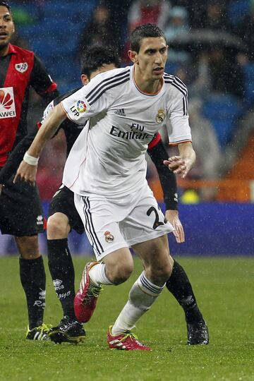 El Día de Reyes de 2014, en un partido de Liga contra el Celta en el Bernabéu, el argentino se llevó la mano a los genitales cuando sufrió los pitos de la afición al ser sustituido en el minuto 64 por Ancelotti. El Madrid abrió expediente informativo, al 