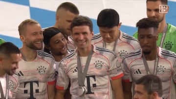 El gesto de Müller con Kane el día que se despedía del estadio del Bayern antes de su retirada