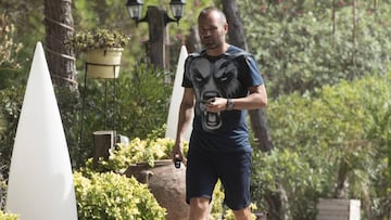 Iniesta llegando a la comida. 