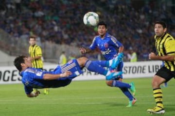 El uruguayo llegó a préstamo por seis meses a Universidad de Chile en 2014, donde marcó dos goles. Así volvió sin pena ni gloria a River Plate, donde se consolidó y fue figura en el título de la Copa Libertadores 2015.