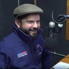 Boric analiza el presente de Católica y se rinde ante un joven jugador: “Ataja un kilo”