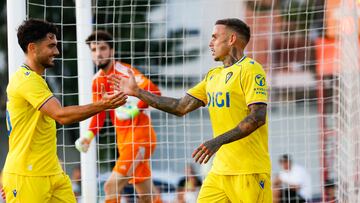 Roger Martí celebrando el gol del empate ante el Granada en el Municipal de Chiclana.