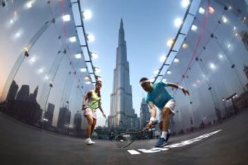 Partido de exhibición de squash en Dubai entre la ocho veces campeona mundial Nicol David y el número uno del mundo Mohamed Elshorbagy. 