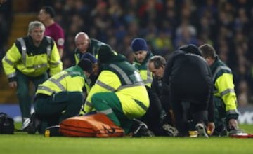 Ryan Mason recibió un fuerte golpe en la cabeza de Cahill que lo dejó en el hospital y con fractura de cráneo 