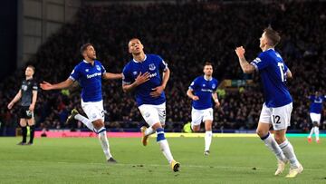 03 May 2019, England, Liverpool: Everton's Richarlison (C) celebrates scoring his side's first goal during the English Premier League soccer match between Everton and Burnley at Goodison Park. Photo: Peter Byrne/PA Wire/dpa