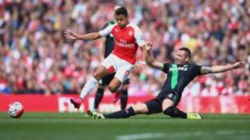 Alexis no brilla, pero Arsenal escala en la Premier League