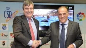 Cardenal: "Pido a Villar que explique lo que pasa en la FIFA"