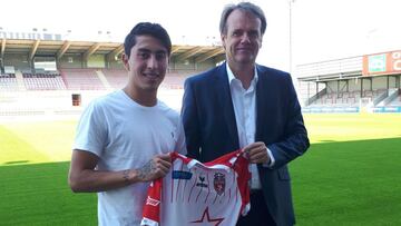 El volante de 21 años dejó el Porto B para jugar en el Royal Mouscron de la liga Jupiter para la temporada 2017-18.