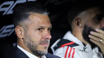 ROSARIO, ARGENTINA - APRIL 16: Head coach of River Plate Martin Demichelis looks on prior a Liga Profesional 2023 match between Newell's Old Boys and River Plate at Marcelo Bielsa Stadium on April 16, 2023 in Rosario, Argentina. (Photo by Marcos Brindicci/Getty Images)