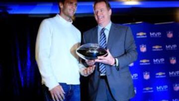 Tom Brady y Roger Goodell en la pasada Super Bowl.