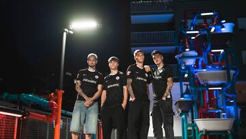 El escudo del Andorra brilla en la oscuridad