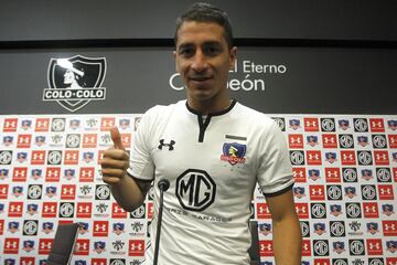 Luego de 10 años, destacando su paso por Atalanta, Carlos Carmona vuelve al fútbol chileno para militar en Colo Colo.

