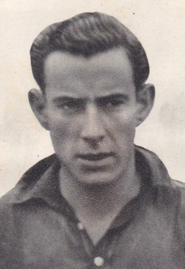 El de Galdakao  militó en el Athletic entre 1941 y 1943, año en el que fichó por el Sevilla, donde estuvo hasta 1945.