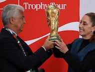 Brazilian former soccer player Jose Roberto Gama de Oliveira 'Bebeto' and Mexico's President Claudia Sheinbaum hold the FIFA World Cup trophy during her morning press conference at the National Palace, in Mexico City, Mexico, March 3, 2026. REUTERS/Stringer TPX IMAGES OF THE DAY