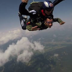 Incluso a un piloto de MotoGP le da respeto: Pedrosa en paracaídas