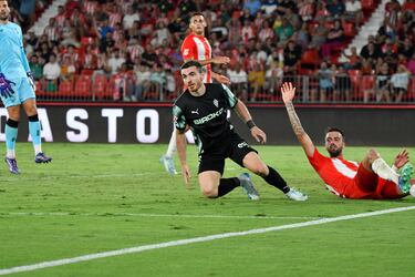 Es el revulsivo perfecto para Rubén Qlbés. Otro partido que sale desde el banquillo y consigue revolucionar al equipo. Además hizo un gol.