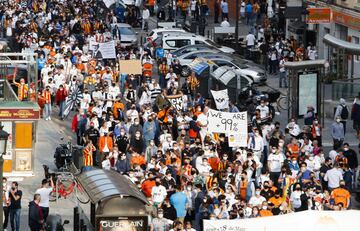 07/05/21
MANIFESTACION DE LA AFICION DEL VALENCIA CF CONTRA LA GESTION DEL CLUB 







 


