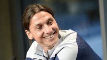 Ibrahimovic compareció ante los medios de comunicación en Suecia.