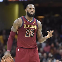 LeBron, de base, bate a los Bulls pese al récord de Markkanen