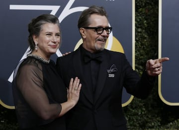 Gary Oldman junto a su pareja Gisele Schmidt.