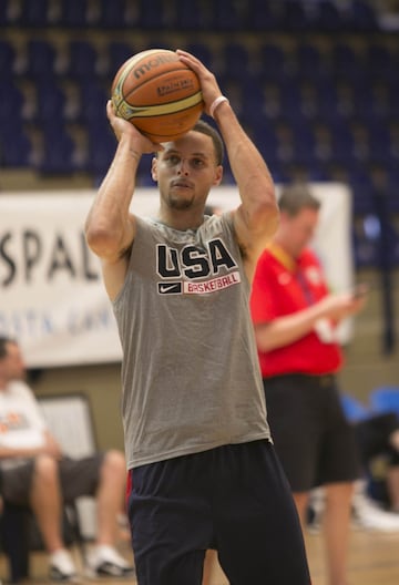 El base de los Golden State Warriors se queda descansando en San Francisco para preparar la próxima campaña.