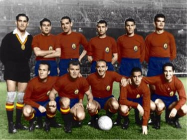 Equipación de la Selección Española durante 1959 hasta 1979. Fotografía correspondiente al partido de la Eurocopa de 1960 contra la URSS.