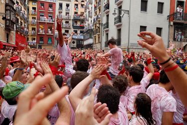Ambiente en la Plaza Consistorial,plaza que está situada en el corazón del Casco Antiguo de Pamplona, donde se realiza el Chupinazo.