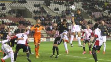 El Sevilla golea sin despeinarse