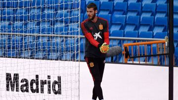 Spain&#039;s goalkeeper David de Gea attends a training session at the Santiago Bernabeu stadium in Madrid on June 9, 2019 on the eve of the UEFA Euro 2020 group F qualifying football match between Spain and Sweden. (Photo by PIERRE-PHILIPPE MARCOU / AFP)