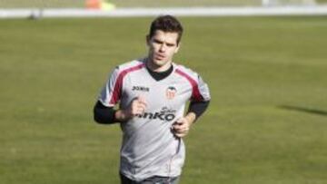 El Valencia solo traspasará a Gago por 3,5 millones de euros.