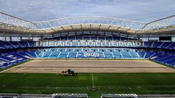 Los operarios han cambiado de nuevo el verde de Anoeta.