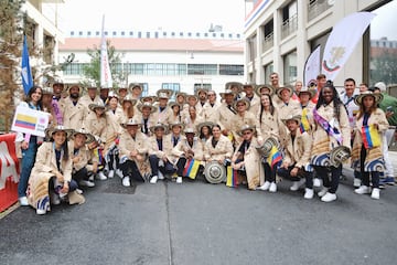 Atuendo de la delegación colombiana en la inauguración de los Juegos Olímpicos París 2024.