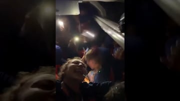 “¡Dale campeón!”: el eufórico festejo de las Diablas en el bus