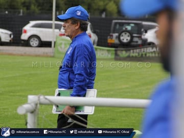 El técnico Jorge Luis Pinto dirigió su primer entrenamiento con Millonarios. Los jugadores realizaron trabajos físicos y fútbol en espacio reducido.