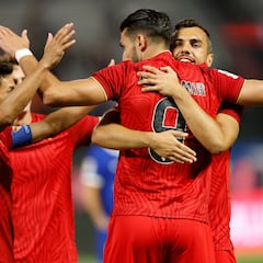 Un goleador entre dos aguas