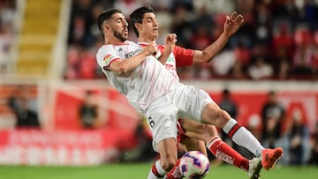 Joao Dias (L) of Toluca fights for the ball with Fernando rAce (R) of Necaxa during the 14th round match between Necaxa and Toluca as part of the Liga BBVA MX, Torneo Apertura 2024 at Victoria Stadium on October 27, 2024 in Aguascalientes, Mexico.