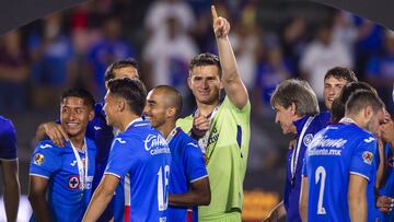 Jugadores de Cruz Azul después de ganar el Campeón de Campeones.