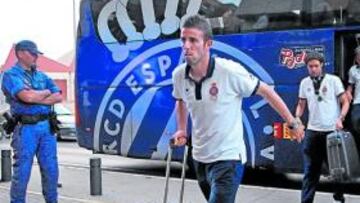 <b>EN ALMERÍA. </b>El chárter que llevó a la expedición blanquiazul aterrizó ayer por la tarde en el aeropuerto de Almería. Estaban todos. O casi. Sólo faltaron el lesionado Steve Finnan y el joven Óscar Sielva.