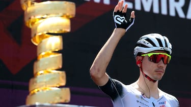 Juan Ayuso, durante la presentación de equipos del Giro de Italia 2025.