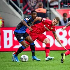 Bayer Leverkusen venció en el debut con Aránguiz de titular