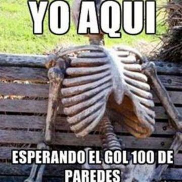 Hinchas de Colo Colo y Universidad de Chile se enfrentaron en las web con los memes.