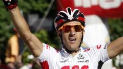 Cancellara le gana el pulso al pelotón