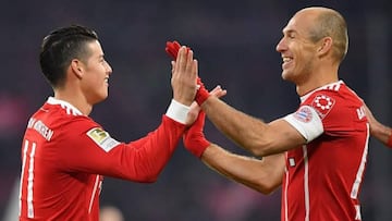 James Rodríguez y Robben celebrando gol. Los dos son grandes socios en el Bayern