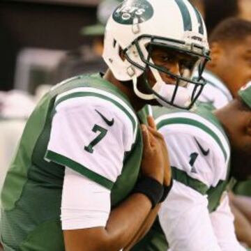 Geno Smith en la banda de los Jets.