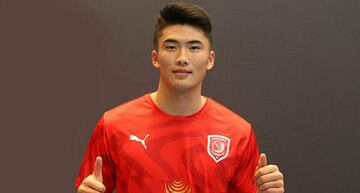 Han Kwang-son, en su fichaje por el Al Duhail