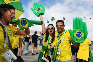 Seguidores brasileños antes del empate contra Suiza.