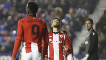 Iñaki Williams y Aduriz ante el Levante.