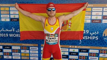 El atleta espa&ntilde;ol Iv&aacute;n Cano celebra su bronce en longitud en los Mundiales de Atletismo Paral&iacute;mpico de Dubai 2019.